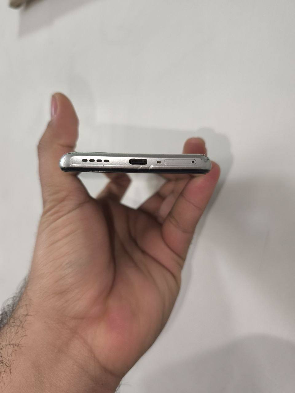 realme GT Neo5 SE..
بدون ملحقات كفالة من الخلل والتصليح. 
نضافة ٨٠٪ .
ذاكرة  تيرة.
٣٤٥وبي مجال حك الجية.


**إذا كنت صاحب هذا الإعلان وتريد حذفه لأي سبب، رجاءا أرسل رسالة إلى الدعم الفني**