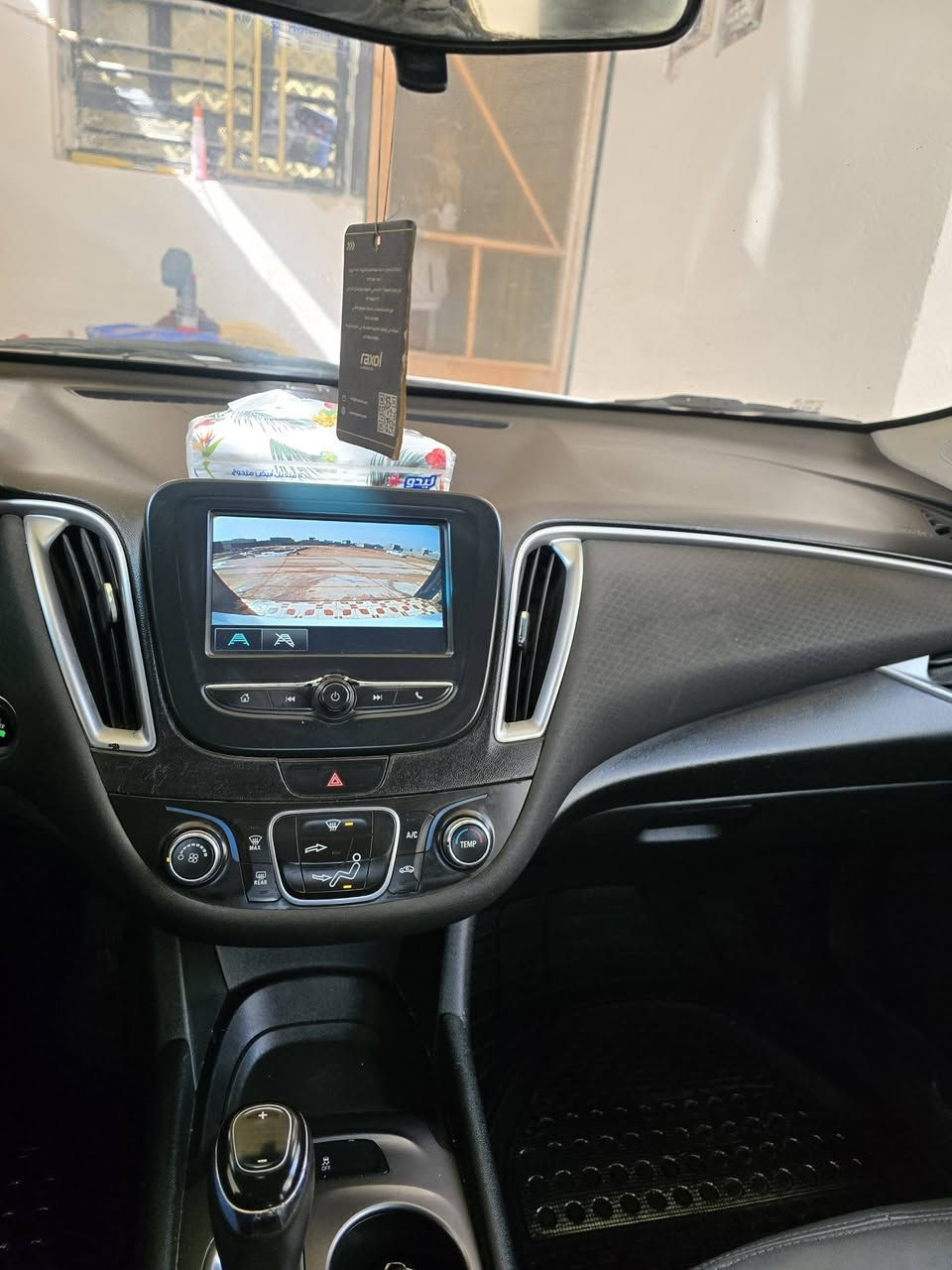 السلام عليكم ..ماليبو ١٨ لون ابيض بصرة ...بيها اربع قطع صبغ وربع الباب وبارد بالداير ..حادث بسيط مرفق مع الصور  *********** ..سيارة جاهزة ميكانكيا من حدادة ومنظومة تبريد كاملة وتايرات جدد ..ماناقصها شئ ..للمراوس مع الفرق سعر ٩٥..
