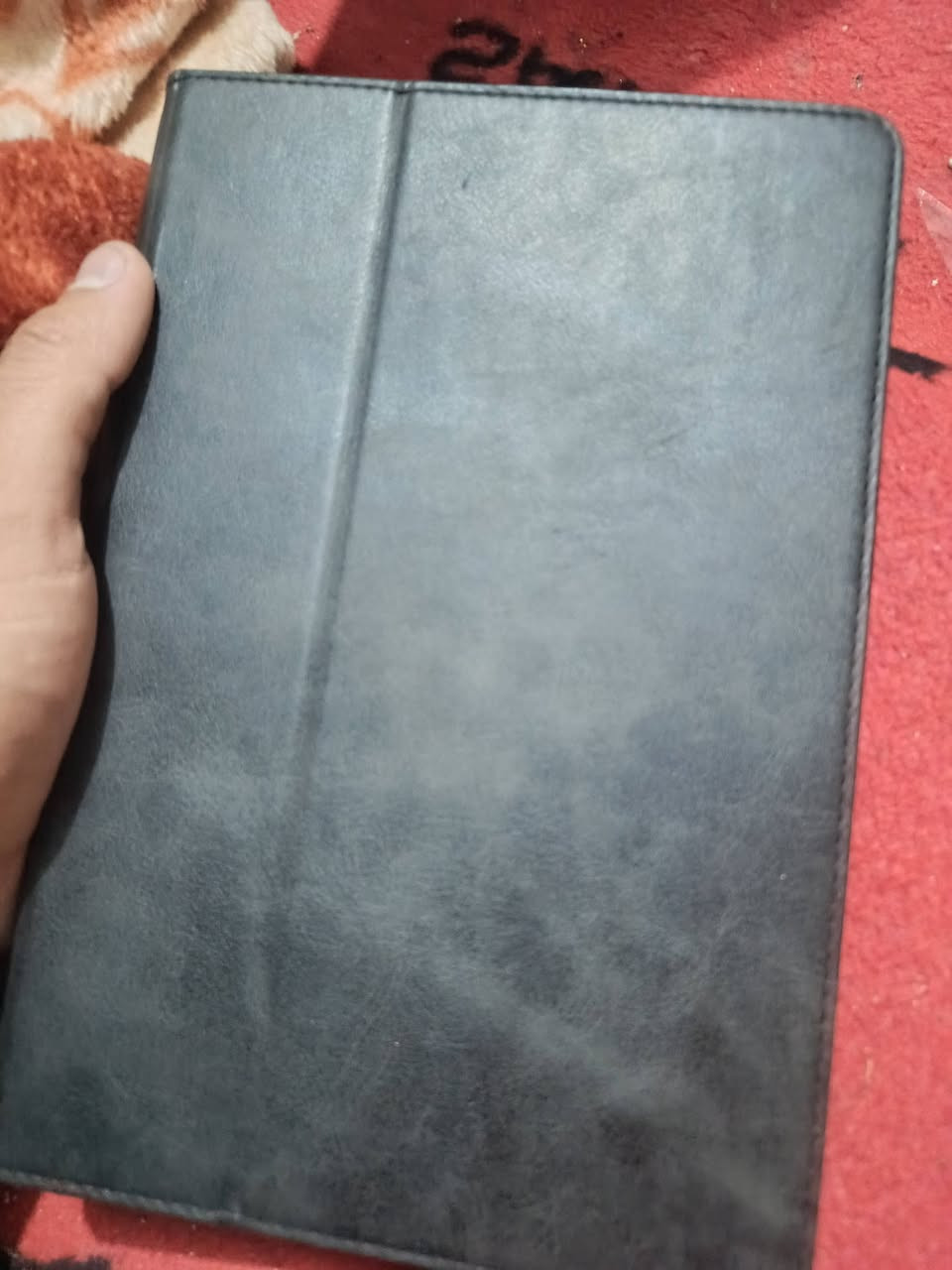 سلام عليكم عندي ايباد شتريته ٢٠٠ لف وحتاجيت اريد ابيعة مكاني حله شارع طهمازيه بدون كارتونه ذبوها  رقم لوتساب ***********
