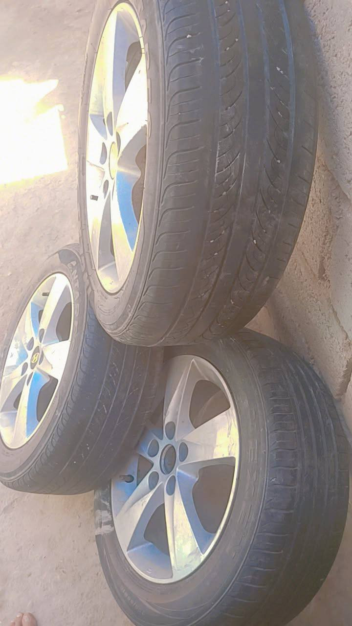 السلام عليكم تخم تاير النترا انظاف شوفه عينك الحجم 15 للبيع بكان الرميثه ***********
