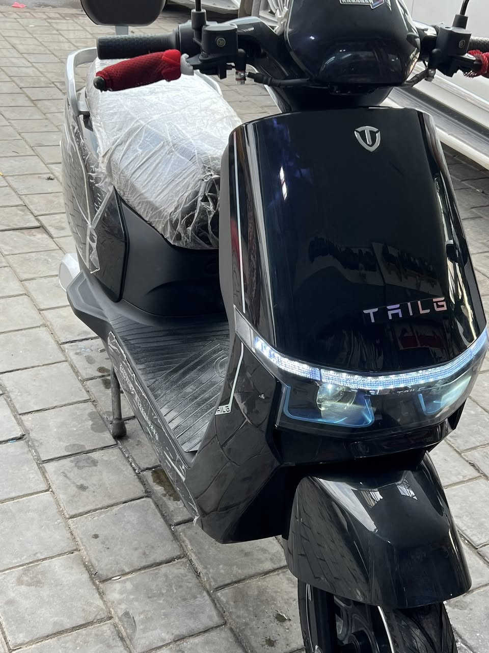 دراجة TAILG
مديل2026
مستعمل  اخت الجديده
المواصفات
6 باتري 
مللف 1500
تمشيك 60كيلو بالشحنه 
سرعه 60
سويجين وبصمتين 
وباقي المواصفات معروفه 
‎السعر دز رساله ويجيك السعر بلخاص 
العنوان بغداد شارع فلسطين قرب فلكه المصرف ***********
