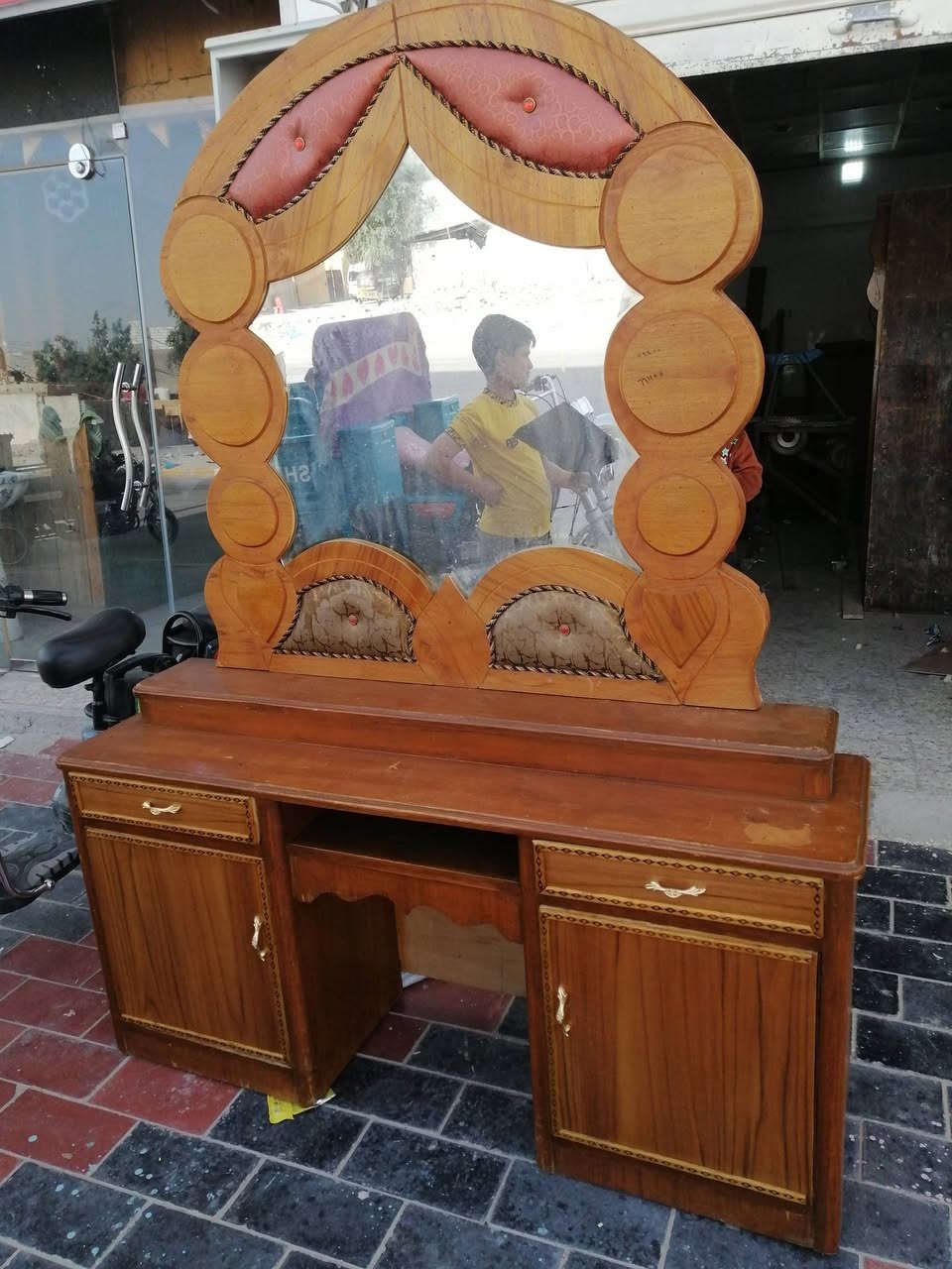 كناتير بابين وجه جديد
ميز مرايه
مكان كربلا
توصيل داخل كربلا
***********
