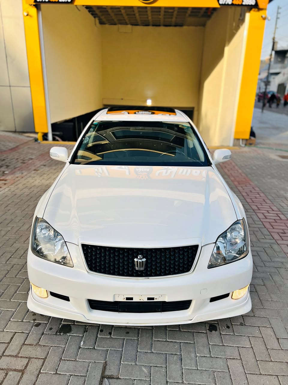 بــەناوی خوای گەورە 🤍.
بۆ فرۆشتن شـاھینە بڕاوە 2007 سپۆڕت .
184 🔥. بێ دوكەڵ
 تاقانەی قوەت و جوانی .
3 دوگمەی قەپات مواسەفاتە.
سڵاید
جلد و ھیتەر
ئـاوێنە ئیشارەت
ساج سور .
سـەیارەكە تازە داخلە كامل كامل مەسڕوف كراوە .
تاخمێك تایە و ویلی نەوتی سفر..
جامم ھەڵگرتوە.
ھایدرۆلیكی گێڕم بۆ گۆڕیوە.. 
دیسك و پاتری تازە 
چوار دەبڵی سپۆرتی لە ژێرە بە دلی خۆت بەرز و نزمی بكە ..
سەیارەكە وەسفی ناوی ناو  و دەری یەك لە یەك جوانتر
سەقفی رێك شوشەیە..
ساجی شكاوی نیە..
تەقە و ڕەقە و كارەبای بەشەرتی ١٠ فیتەر..
لێدراو و كەڤەر گۆڕاو و ڕەقەم شاسی بەشەرتی ١٠ سۆنەر .
تەنھا 2 پارچەی ئەوروپایە ✅.
دەعامی و سپۆڕتەكانیشی بەشەرت بۆیاغ نیە ..
ھەر ھەمو شتێكم نوسیوە ڕەحمەتت لێبیت موشتەری نیت سەرم مەیەشێنە ..
نـرخی 66 گەڵاو مەجالێكی كەمە ..

لە كەلارم ..
***********
