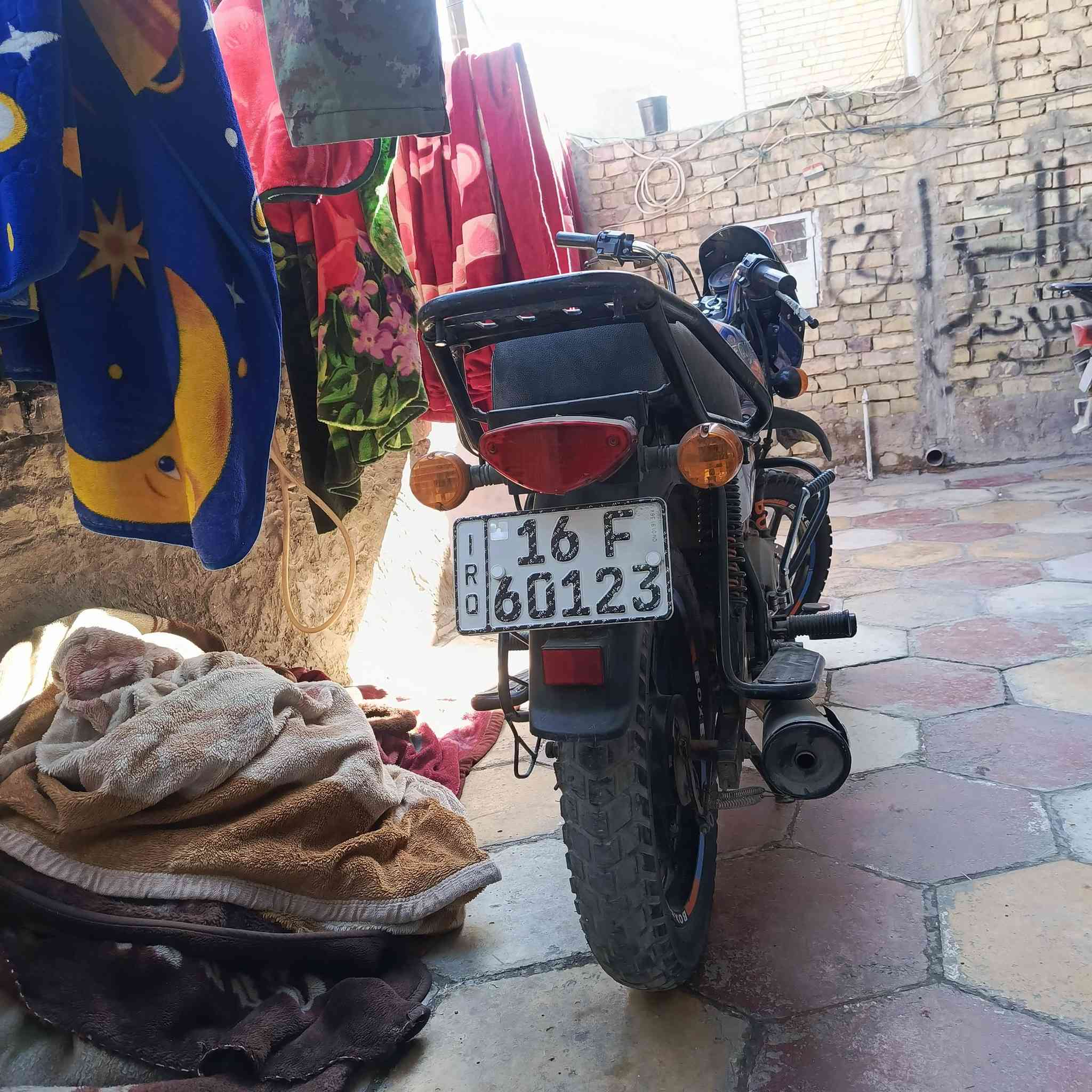 سلام عليكم دراجه بوكسر موديل 20023سنويه باسمي تحويل ثاني يوم تتحول بغداد مشروع وطني دراجه مجفته وبيه نواقص بسيطه تجي تكلب وشوف رايده مليونين وبيه مجال شراي يتصل ***********
