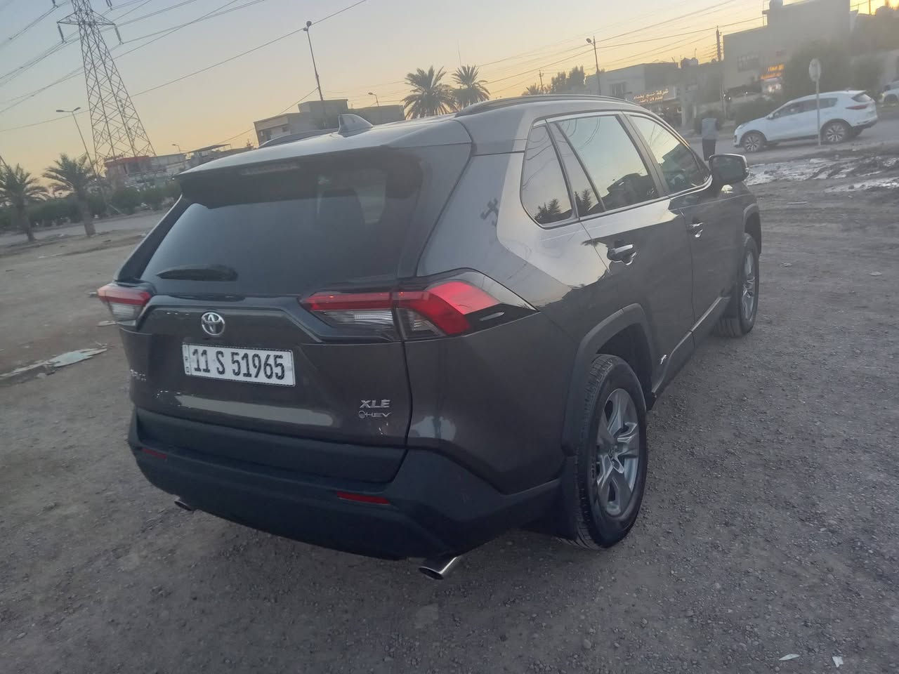 السلام عليكم للبيع فقط راف فور هايبرد وارد امريكي موديل 2025 ماشيه 3000 حقيقي حادثها موضح بالصوره بنيد مبدل نفس اللون يعني السياره بدون صبغ بدون شواصي بدون لغد بدون ايرباك السعر 265 للاستفسار ***********
