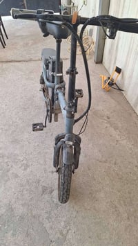 دراجة كهربائية • شاحن معطل • متركه ٤ أشهر