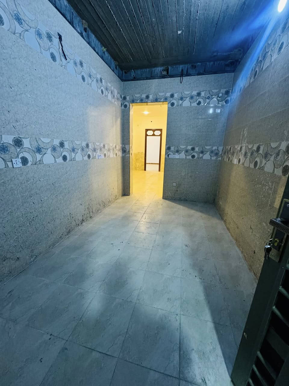 يوجد مشتملات للإيجار الفلوجة حي اجبيل بناء حديث ما مسكون طابق ونص غرفتين نوم وصالة واستقبال ومطبخ وحمام وحديقة وكراج بدل ايجار ٢٥٠ الف *********** 📞***********
