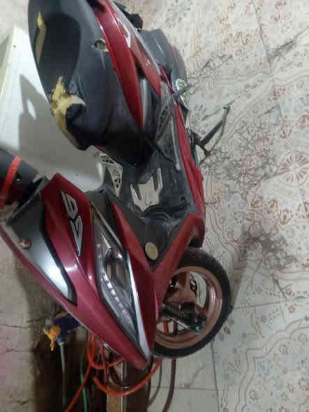 دراجه حاويه حته كشنه مامغلفه بعده علبلاد مكينه مامفتوحه ضخمه دراجه حلوه كله شغاله من طول الطول ***********﷼
