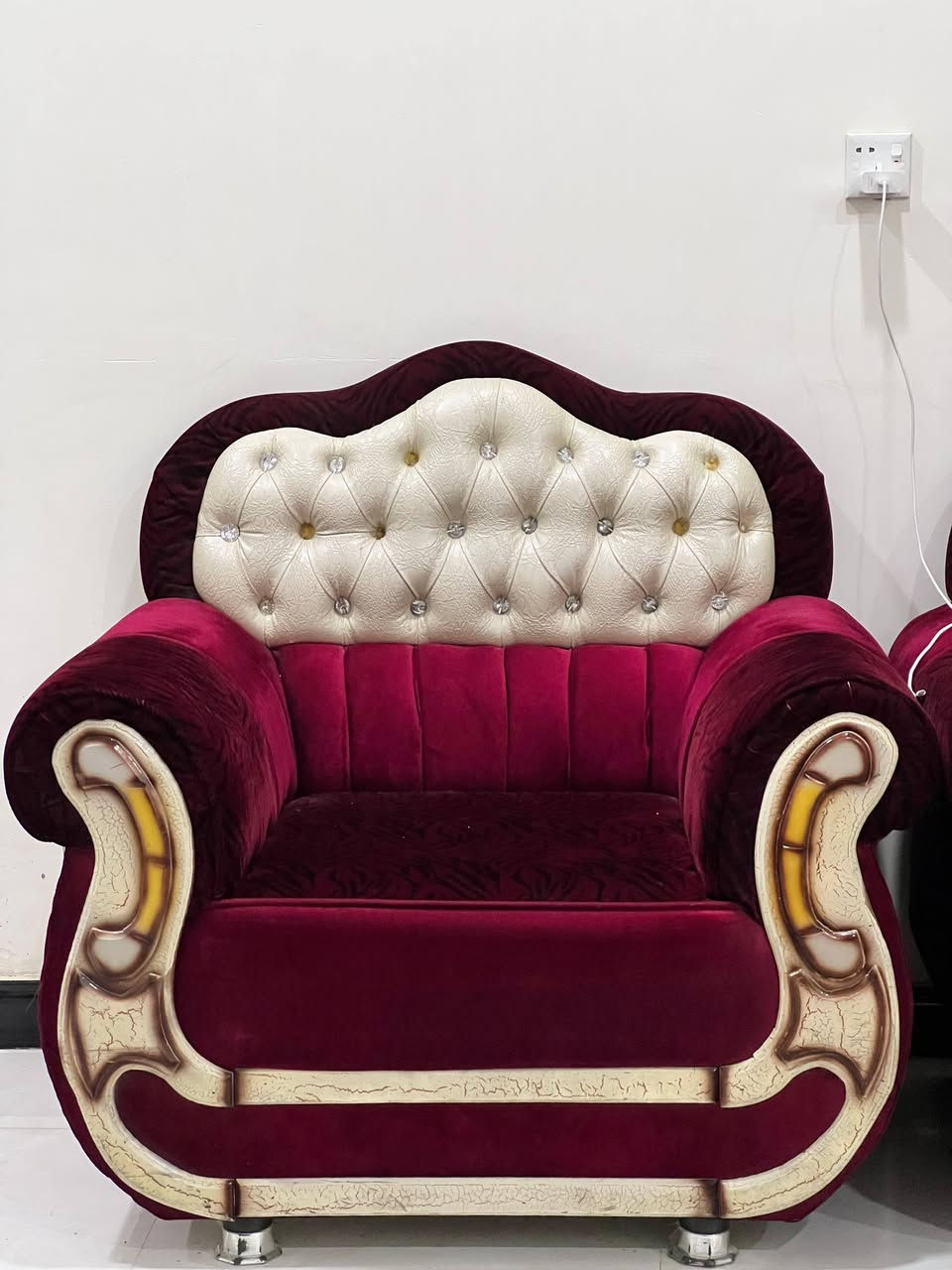 السلام عليكم تخم للبيع، اثنين كرسي وواحدة ثنائية وأثنين ثلاثية 
السعر ٣٠٠،٠٠٠ 
للاستفسار الاتصال على الرقم ***********
مكلف بالنشر
