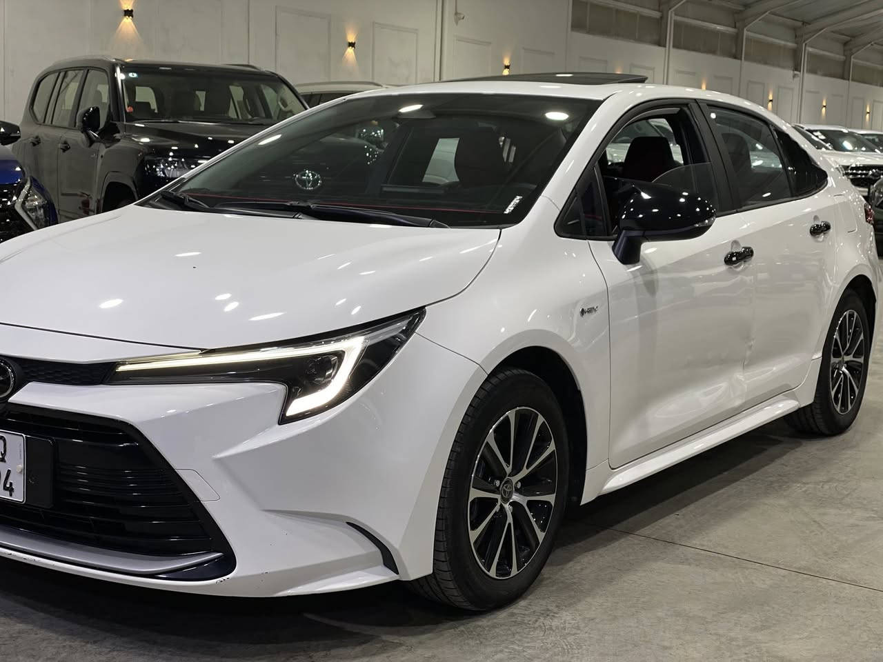 تويوتا كورلا 2024 هايبرد ماشية 20 الف كيلو و رقم بغداد الجديد تحويل مباشر 
السيارة فول مواصفات 1/1 كرسي عادي
و داخل لون احمر و اسود جلد اصلي وفتحة السيارة مكفولة كفالة عدا بيها 
طختين بسيطة ترجع بارد سيارة جديدة السعر هو 14500 الف دولار او 145 ورقة و بيه مجال  ومكاني بغداد ورقمي للاتصالو استفسار *********** السيارة بصمة و سلايد و كرسي عادي و داخل لون احمر و اسود جلد و رادار امامي وتثبيت مسار و وكامرة خلفية و دشبول ديجتال و شاشة كبيرة و اوتو هولد وهاند بريك لمس وبعد هواي مواصفات
