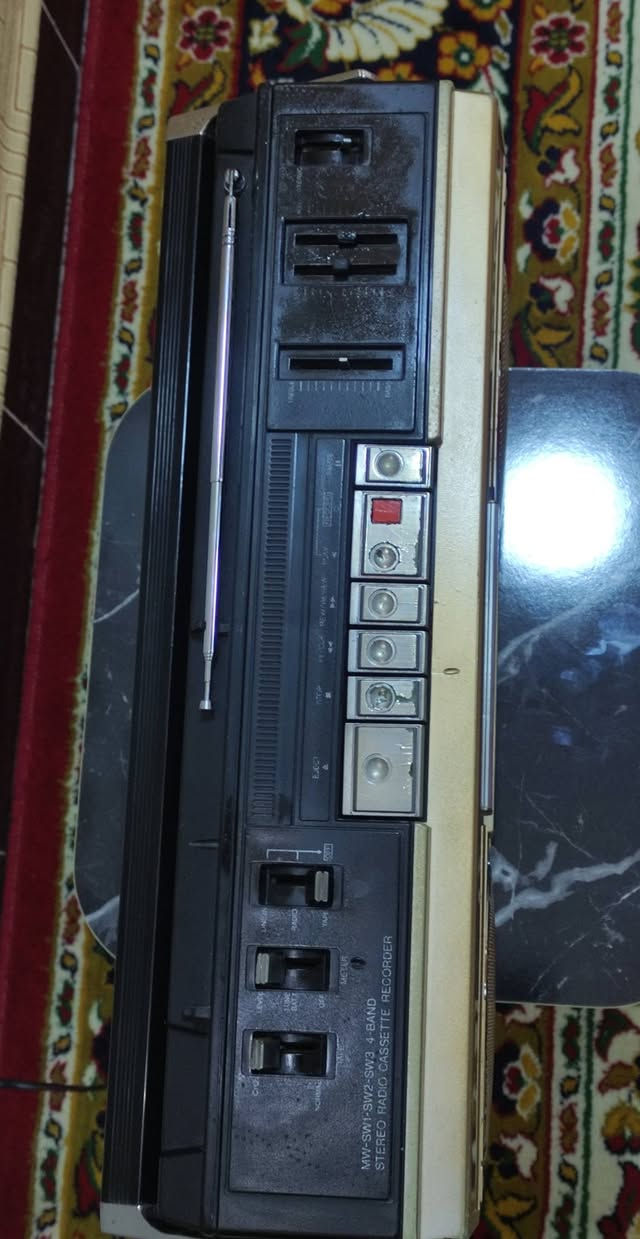 سلام عليكم مسجل راديو ناشانول للبيع نقص فقط قبق كاسيت باقي الشرح داخل الفيديو واتساب *********** يوجد خدمة توصيل لجميع المحافظات
