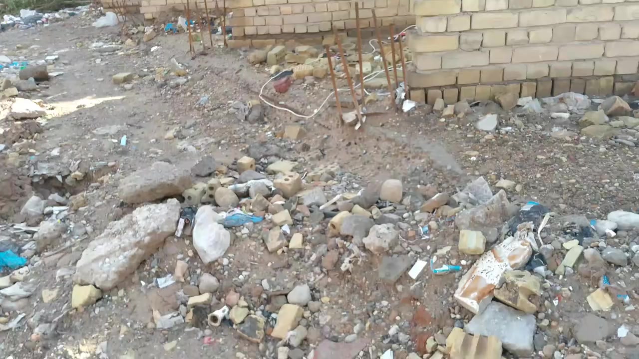 السلام عليكم 
هيكل للبيع المساحه ( ٥٠٠ )متر
متكون من ١٢ محل و٣ بيوت مصبوب أساس رفت تربط على ثلاث شوارع على شارع ٣٠ وشارع ١٥ وشارع ١٠
للاستفسار الاتصال على الرقم ***********
