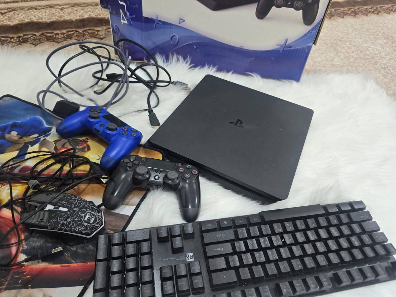 سلام عليكم 
ps4للبيع مع 2جويستك و اسلاك الشحن و التشغيل و كيبورد و ماوس و ماوس باد و 2العاب محمله بجهاز الجهاز نضيف نضافته 95%
تجي اشغله كدامك +بيه حسابات السعر 350 وبيه مجال
تواصل على هاذ الرقم *********** او خاص
