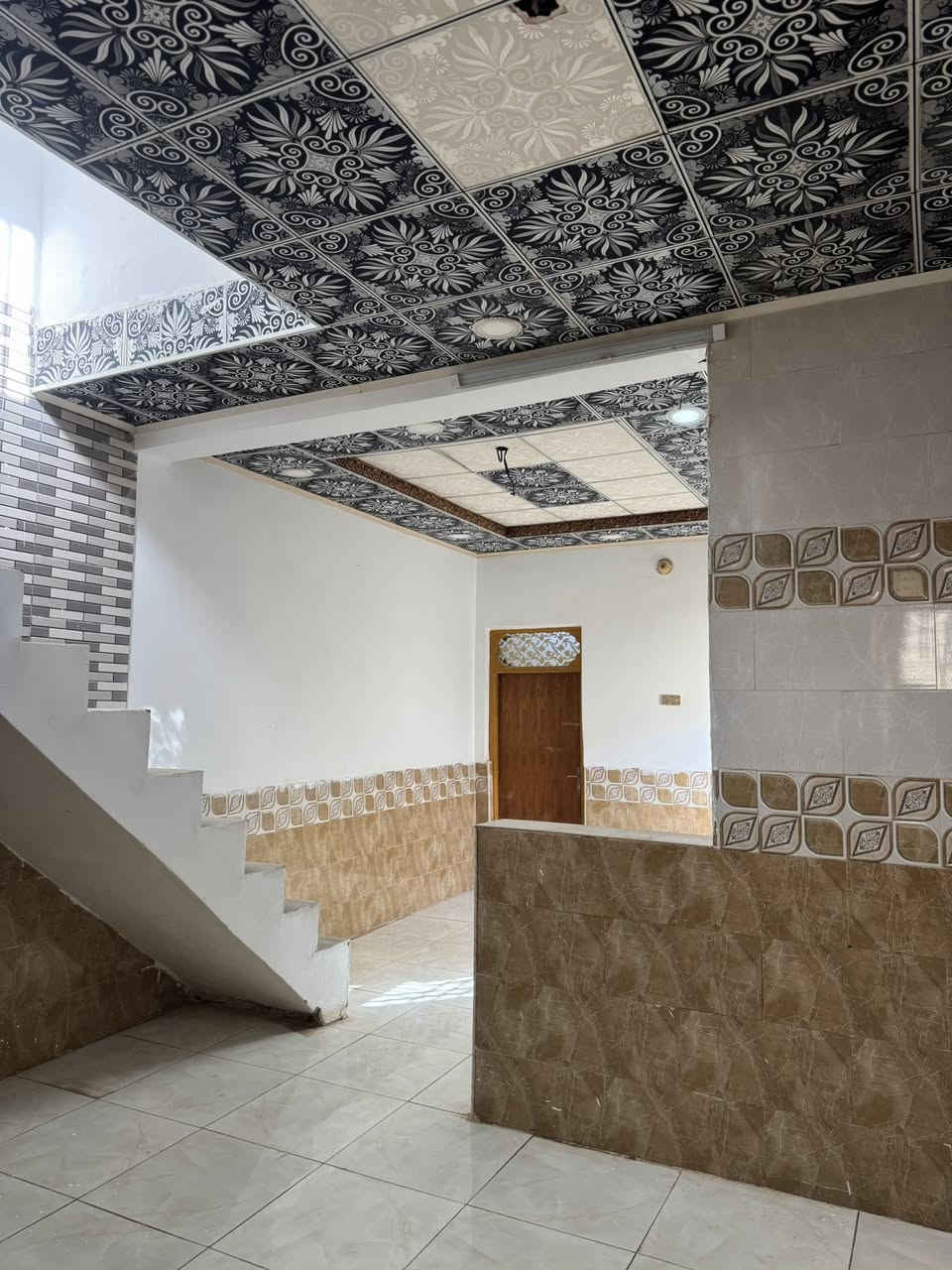 السلام عليكم 
بيت ١٠٠متر حي النداء منطقه ال٥٤ مكان جدا مميز خلف ال٦٠ التجاري مباشر شارع المجمعات اول ٦٠ بناء حديث درجه اولى فارغ حاليا للتواصل الاتصال ***********
