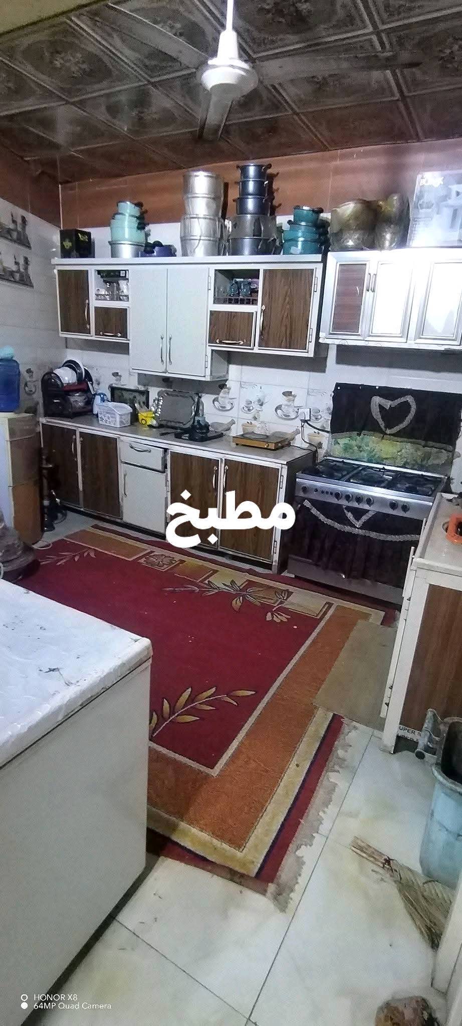 بيت للبيع بحي الرحمه قرب الكشاشيه مساحته 125السعر 33وبي مجال قليل
***********
