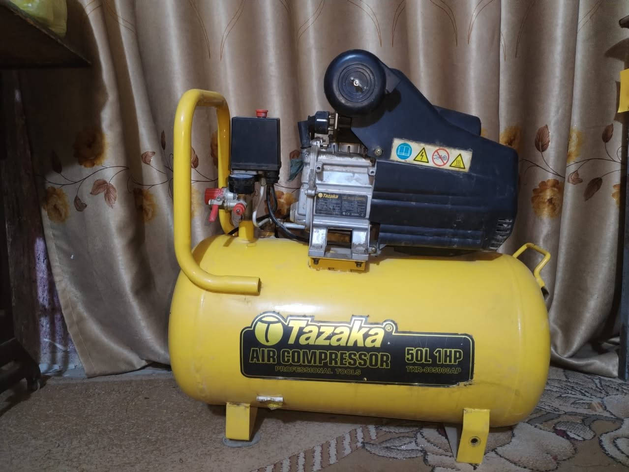 سلام عليكم كمبريسر مستخدم جداً قليل مال بيت يعني بعده جديد ويا يدات ثنين وحده بسمار والثانية كلبس سعرهن كلهن   175 بيهن مجال جداً بسيط مكاني بغداد الحسينية مال راشدية رقمي ***********
