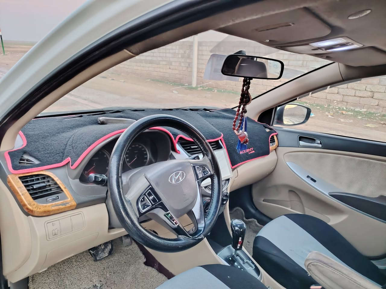 #اكسنت_مضلع 🚗 #وأرد_خليجي 💯
#موديل_2013👋
رقم اربيل دولي 👋
شرط التحويل 🚦 
محرك 16 دوش محرك وكير شرط 👋 
#مواصفات_داخل_مري_شفط_تحكمات_استيرن_فتحه_سقف_شاشه_ايبات_حساسات_خلفيه 
طخم تاير طخم امامي خلفي جديد 👋 
تبريد ثلج 🥶 مكيف الهواء 
بيها بس بوند صبخ فقط وبدون دواخل شرط وكدام العين 👀 
🛑#السعر 105$💸 وبيها مجال 
#العنوان #الموصل #شلالات_دجله_ستي 

🛑بلتلفون قفل ماكو تعال ودفع سعر اليعجبك 🛑
#مال_جناي
#رقم_ما_تحصلني_ع_خط_بي_وتساب 
***********
