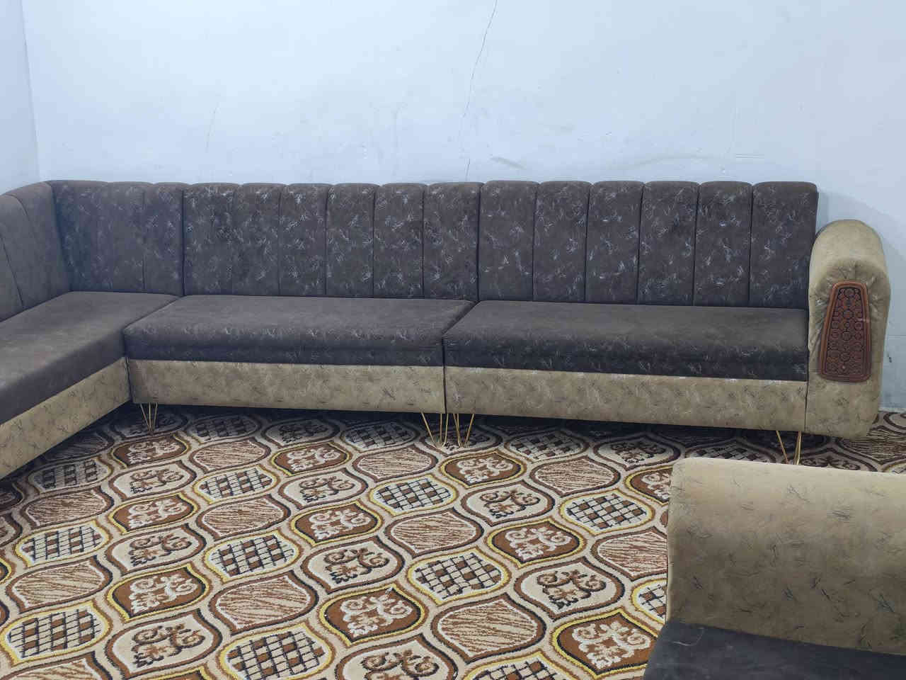 ديوان للبيع تزكام اي ضرر مابي كلش نضيف 14 مقاعد السعر 325 وبي مجال العنوان كربلاء حي العامل يوجد توصيل داخل كربلاء الستفسار ***********
