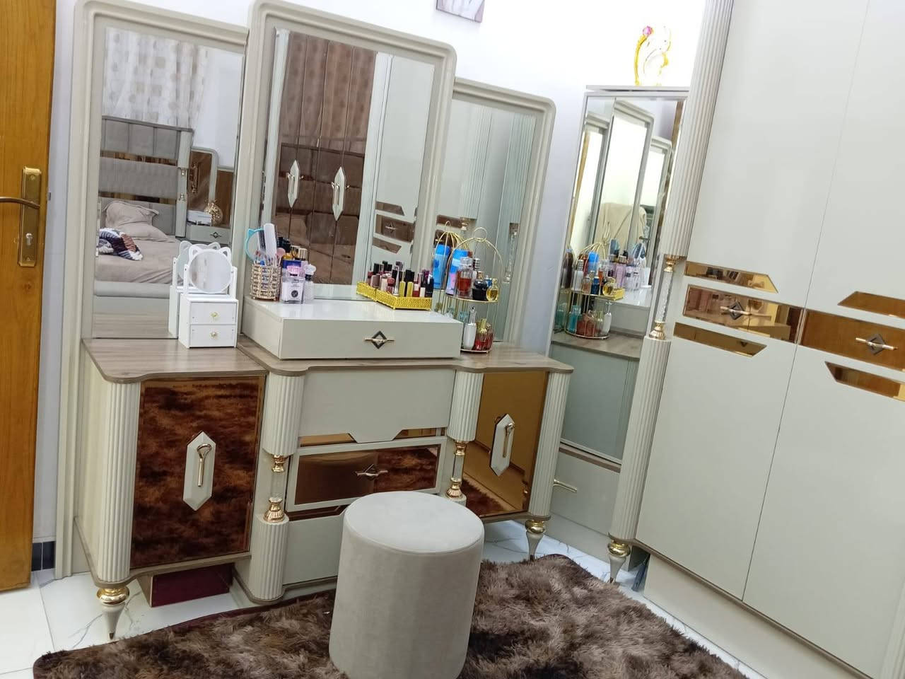 سلام عليكم غرفه تركيه للبيع نضافه 100% سعر خاص او (***********)
