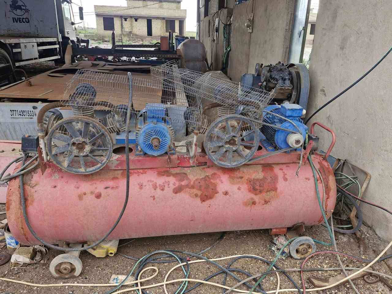 تاروسه للبيع 1000  لتر شغاله عنوان واسط الزبيديه قرب الطاقه الكهربائيه سعره  مليون و750وبيه مجال ***********
***********
