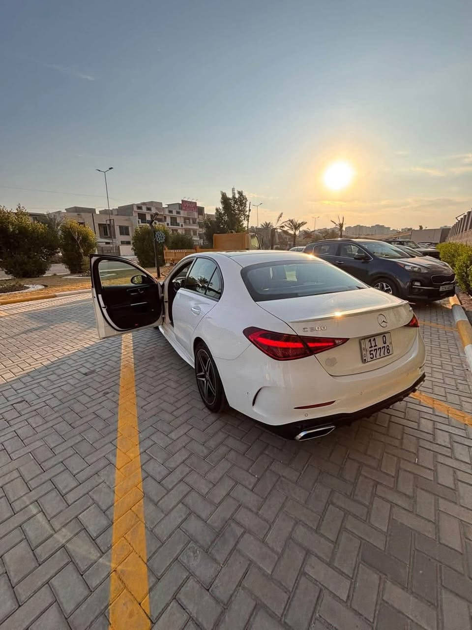 🚗 للبيع | مرسيدس C300 4MATIC 2023 AMG Full Option
✅ الموديل: 2023
✅ الفئة: C300 4MATIC
✅ كت AMG
✅ فول مواصفات

🔹 الحادث: جاملغ أمامي وخلفي (جهة السائق)، والحادث بسيط.

📍 الموقع: بغداد

💰 السعر: 33,000 دولار

للستفسار :***********
