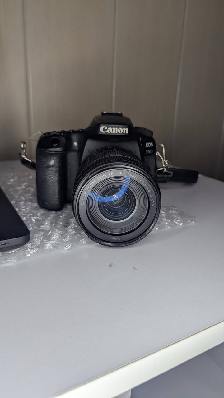 CANON 90D LENS 18-135
کامل ئەشیا و کارتۆنی خۆی لەگەڵ دایە  زۆر خاوێن و بێکێشەیە
 بۆنرخ نامە بنێرە.. گۆرینەوەش ئەکەم!


**إذا كنت صاحب هذا الإعلان وتريد حذفه لأي سبب، رجاءا أرسل رسالة إلى الدعم الفني**