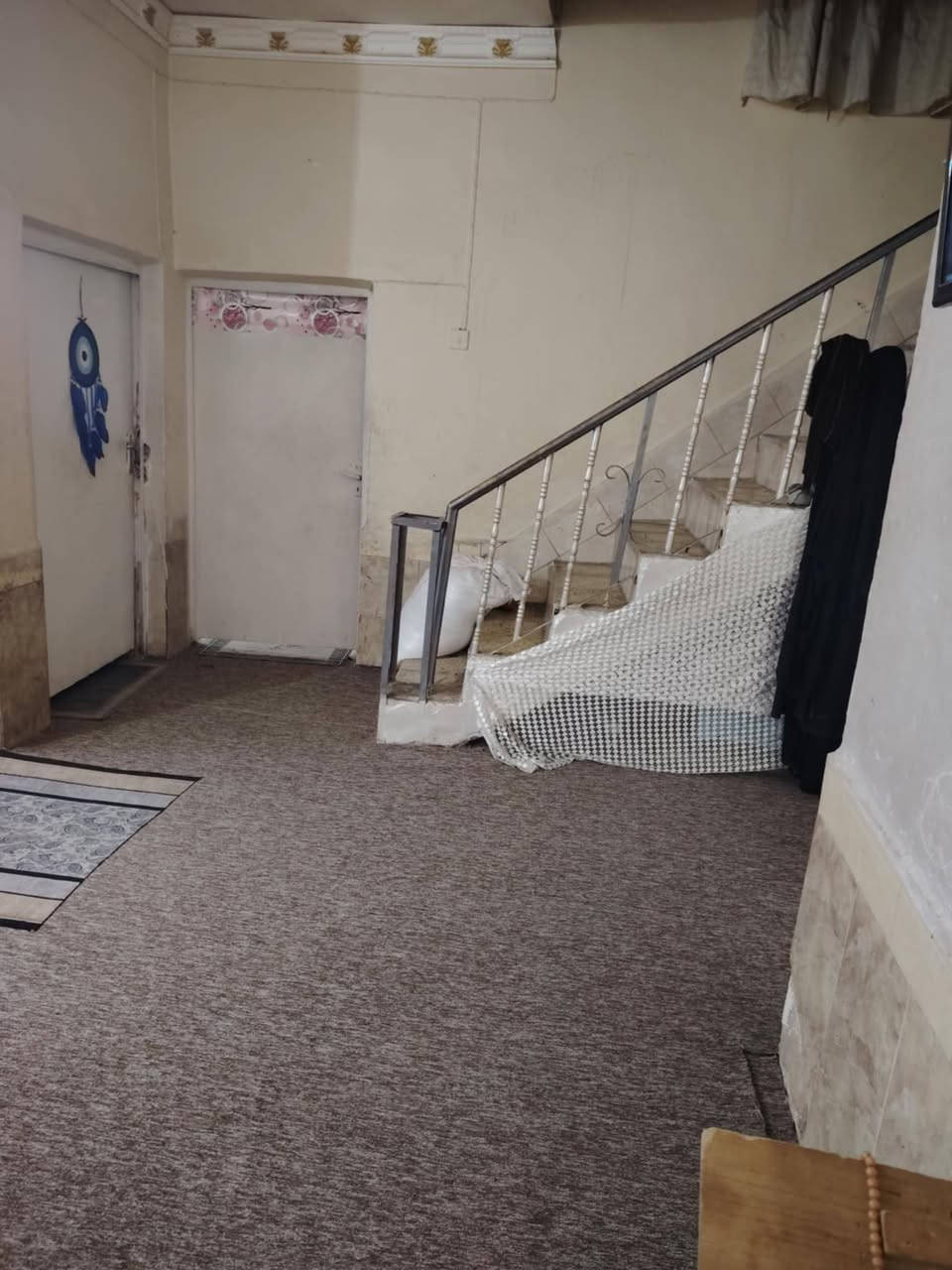 بيت لبيع او مراوس بيت ١٠٠متر عنوان الديوانيه  حي العسكري الثالثه قرب جامع زين العابدين البيت طابقين  ***********

