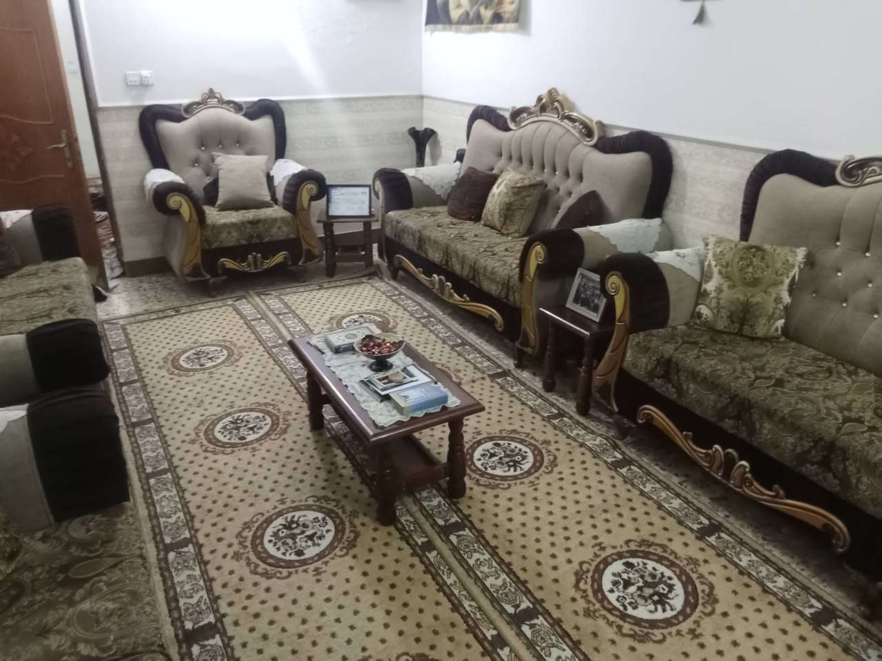 تخم ملكي شغل درجة اولى ضخم للاستفسار ***********
