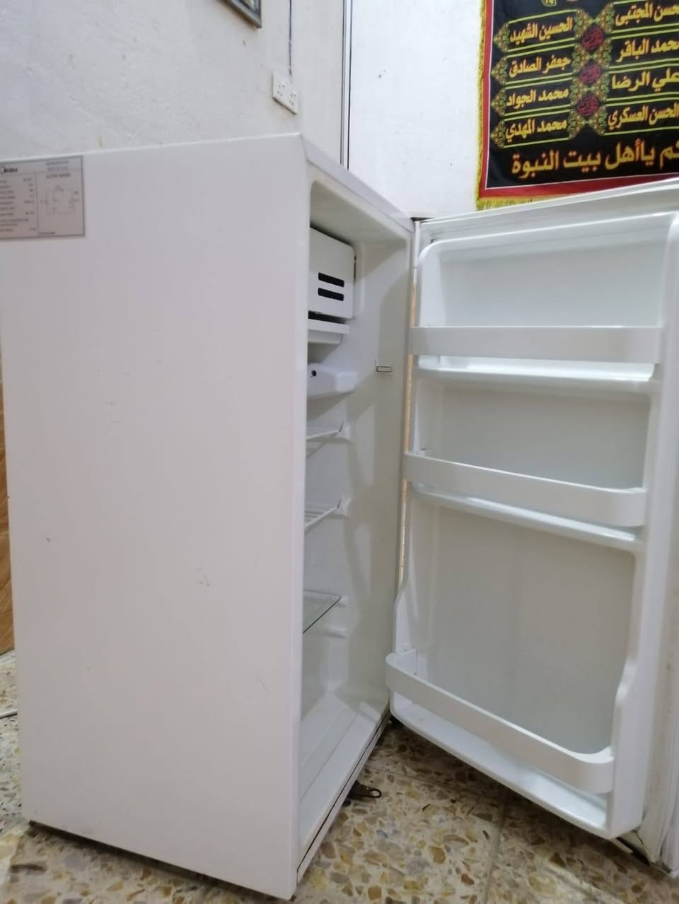 ثلاجه 6 قدم إستعمال قليل اخت الجديده
نضافه 90 بالميه تجميد فول ماخذيها 160 نريدها 100 وبيها مجال الأتصال على رقم الهاتف *********** غير متواجد عالفيس بوك
