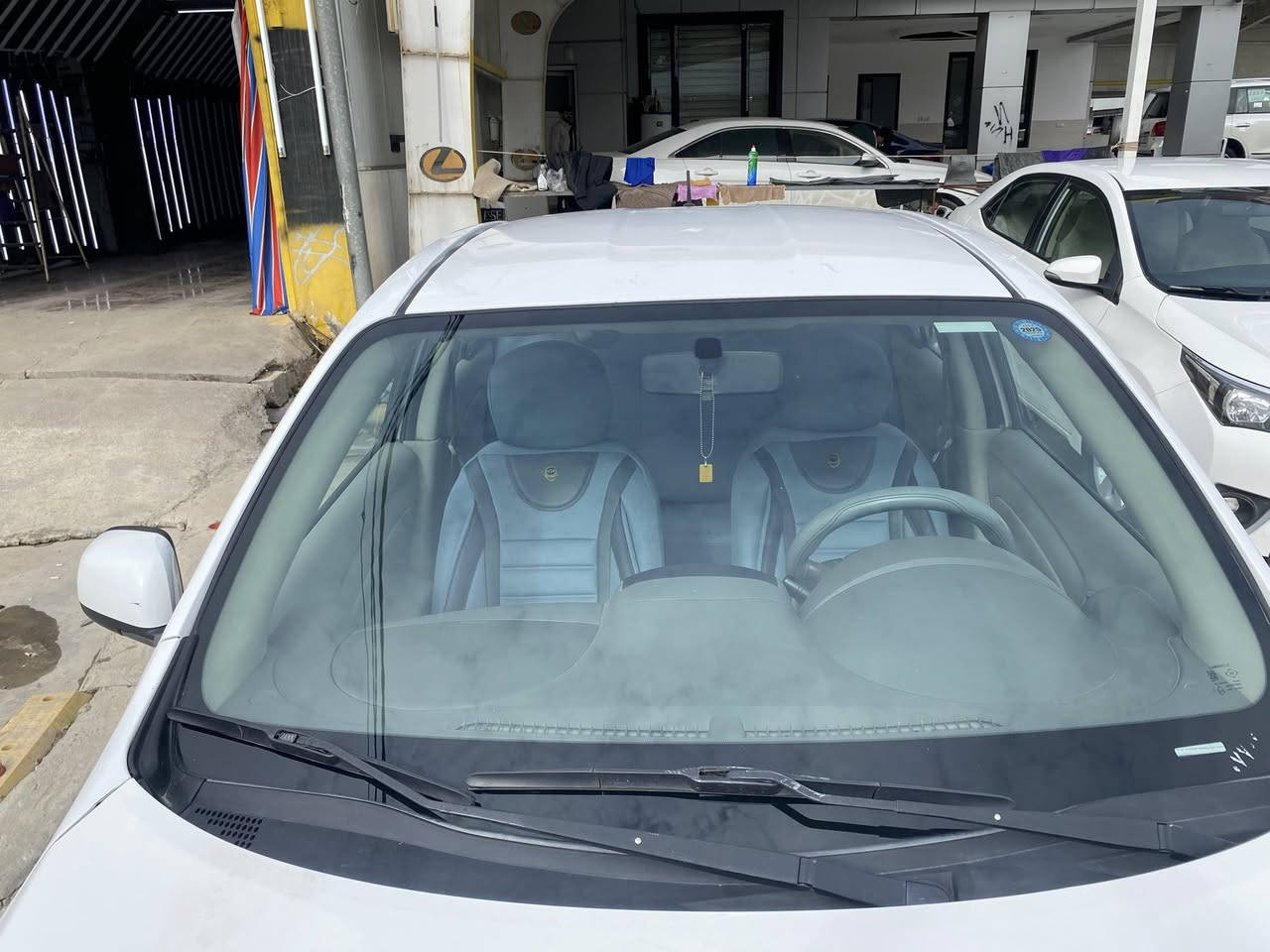 نیسان سەنی لاکشمیبای ئۆتۆماتیک 2018 ڕەقەم سلێمانی دوو پارچە بۆیاخ بێ ناوگرتن و بێ ئێرباگ و تۆزێ ساردی هەیە سەنەوی و ڕەقەمی تازەیە ئاوێنە کارەبای دەبڵ گێچ دەسک نیکل ABC و خليسكان و ناو کرێمی گێڕ و مەکینە و تەبرید و تەحویل و غەرامە و کالە بەشەرت سەیارەکە حازرە و هیچ مەسرەفی تێدا نیە نرخى 94 گەڵا و معامەلە شوێن سلێمانی 
***********
*********** 
کۆڕەک واتساپی هەیە 

نيسان صني هندي موديل 2018 گير اوتوماتيك رقم سليمانيه بيها قطعتين صبغ بدون دواخل و بدون ايرباك و شوية بارد سنوية و رقم جديدة مواصفات مراية كهربائية دبل گيج يدة نيكل ABC انزلاق داخل كريمي گير و مكينه وتبريد وتحويل و الغرامه و كالة بشرط سيارة جاهزة دينار مصرف مابي السعر 94 ورقة ومجال المكان السليمانيه والتصال على هذا الارقام الي مسجله فوك والكورك بي واتساب
