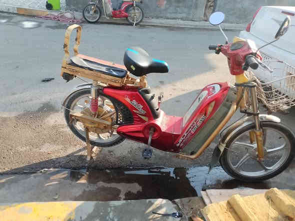 السلام عليكم دراجه شحن الاخوين للبيع بطاريه نص عمر السعر 200الف العنوان فلوجه شارع اربعين 
***********
