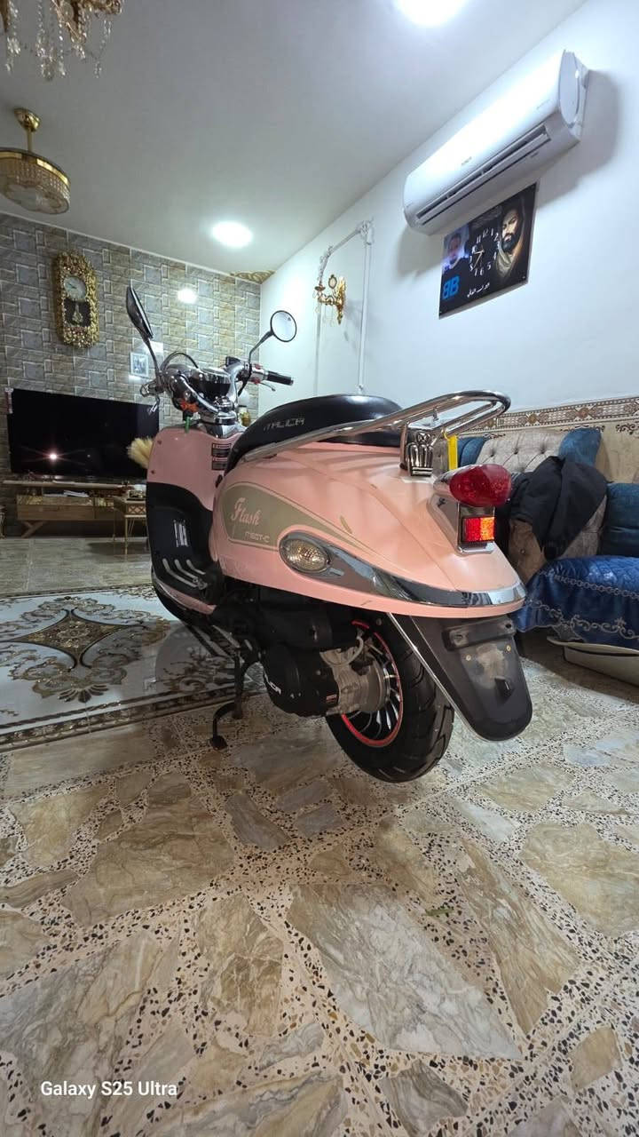 سلام عليكم دراجه للبيع انتيه جديده عنوات بغداد غزاليه الهياكل ***********
