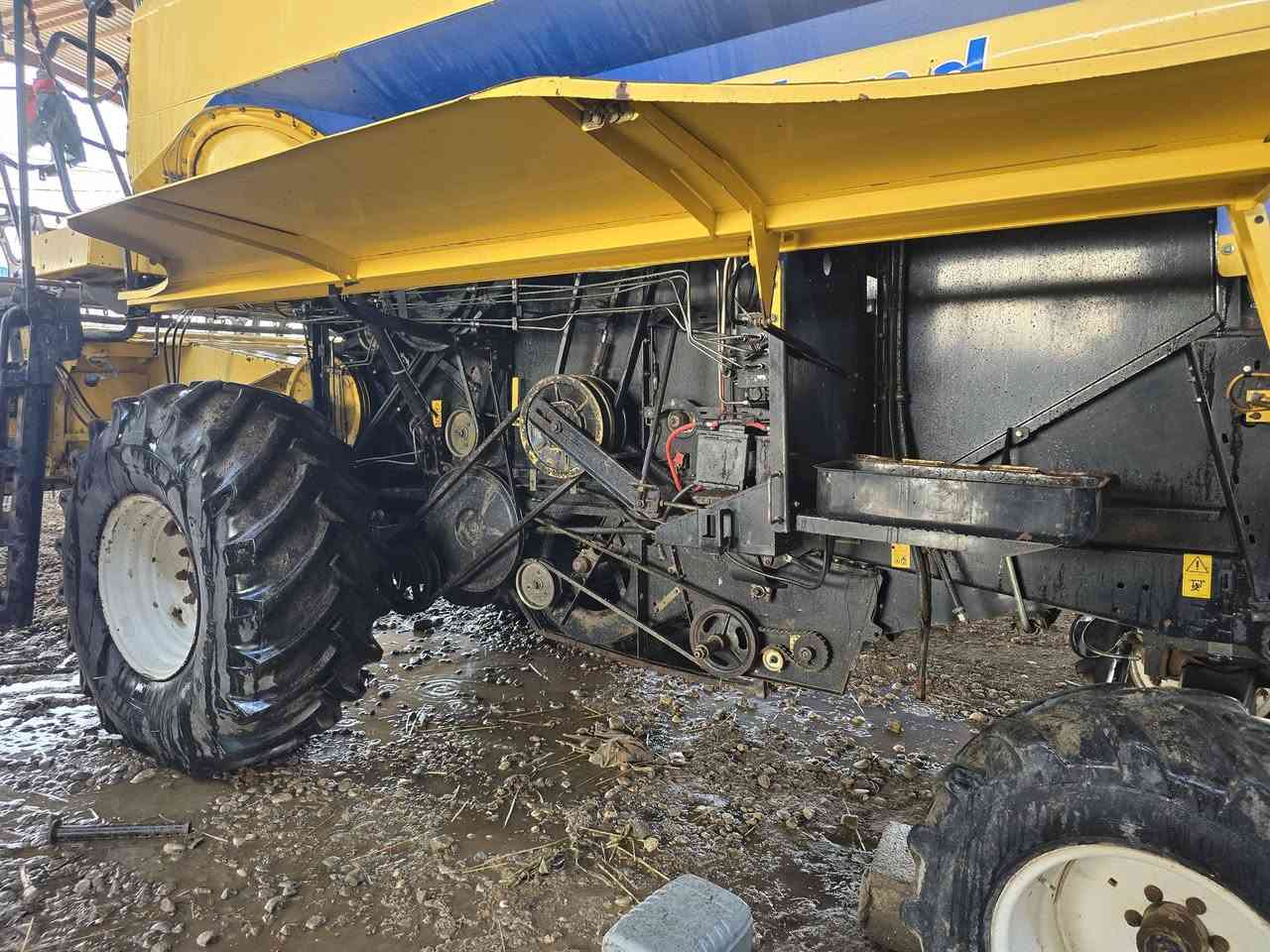 حاصده للبيع موديل ٢٠١٣ رقم اربيل اربعه بلم قايش السعر ٦٠ وبيه مجال الشراي لاتصال عله الرقم ***********
