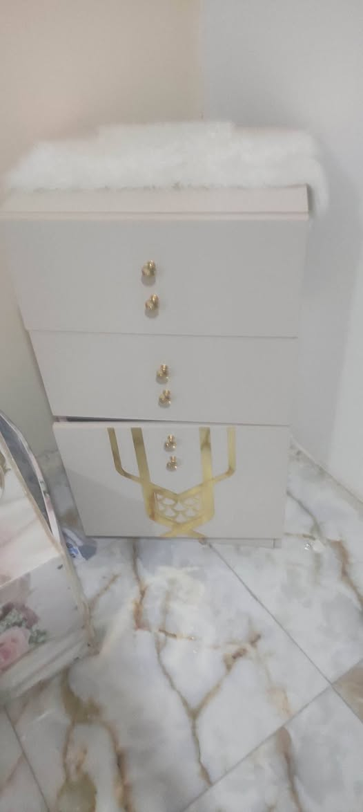 غرفه مستخدمه أقل من سنه السعر مليون وبيه مجال الاتصال ***********
