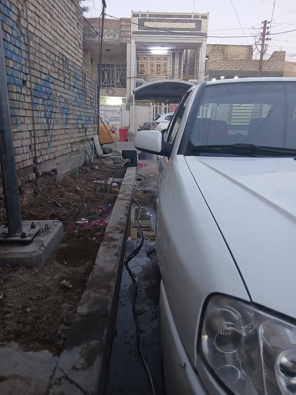 السلام عليكم شيري كوين ٢٠١٠
بلادي شركة كير محرك بلادي شركه مكفول ماشية (140)الف 
لا صبغ لاتبديل بيها بارد قليل بل جاملغ جهة السايق دواخل بلادي 
نضيفة جدا ترايك وين ميعجبك  رقم بغداد انكليزي بسمي 
تحويل ثاني يوم تخم تاير باتري جديد كلج بلاد ممفتوح وهذا 
رقمي ***********علي مكاني بغداد حي الجهاد
