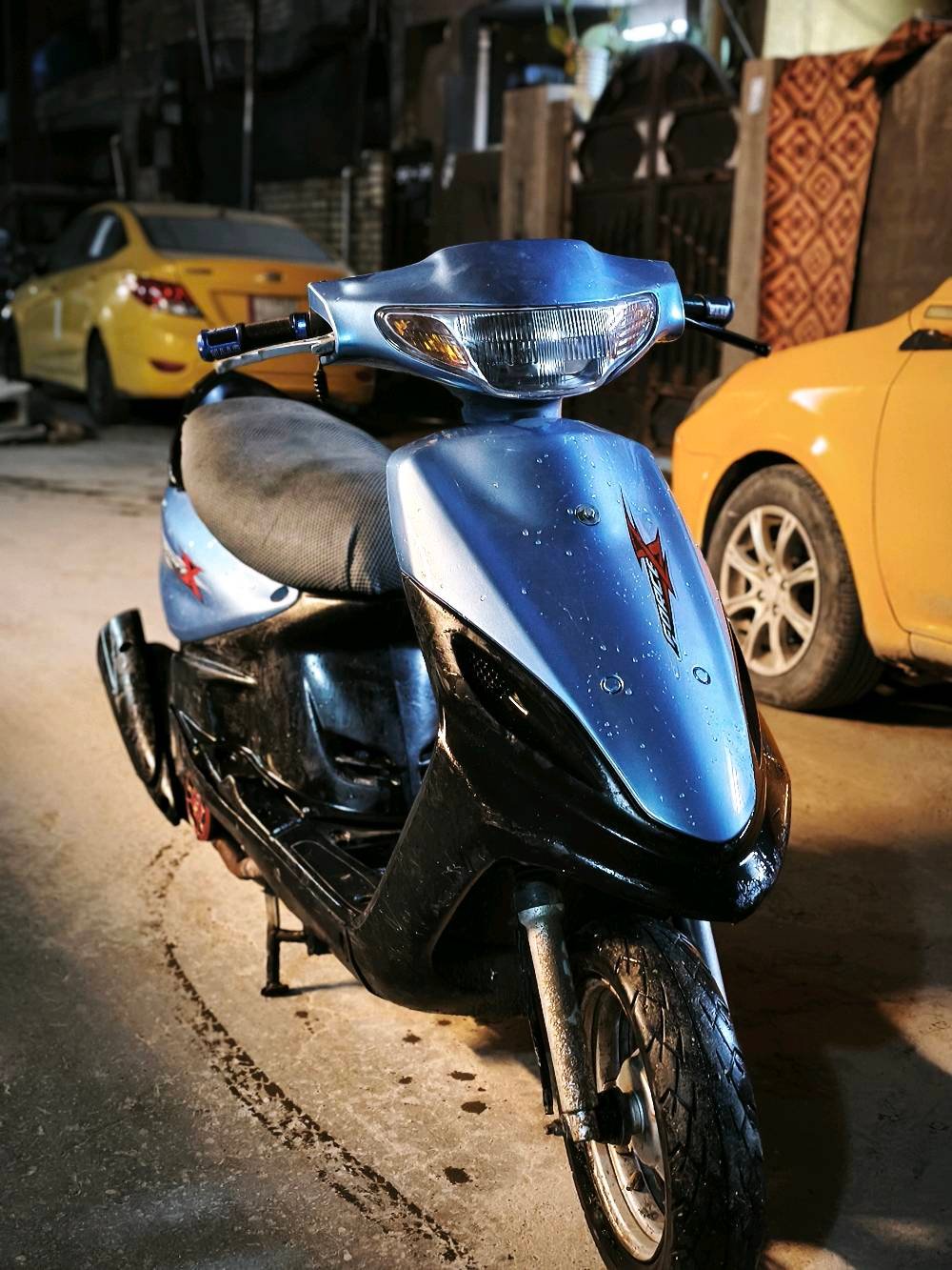 السلام عليكم ماكس قجمه للبيع 
مكينة مفتوحة تجفيت جديد خرسة نكره هندر شلعة و معدل كلچ امامي ماركة AHM سبايدر رياضي يدات رياضي كفراتها جدد مازده جديدة وبكلايت جديد كهربائيات كلها شغالة السلف هم بس الباتري كاعد السعر ٣٧٥ وبيها مجال بسيط العنوان  بغداد الشعب السريدات 