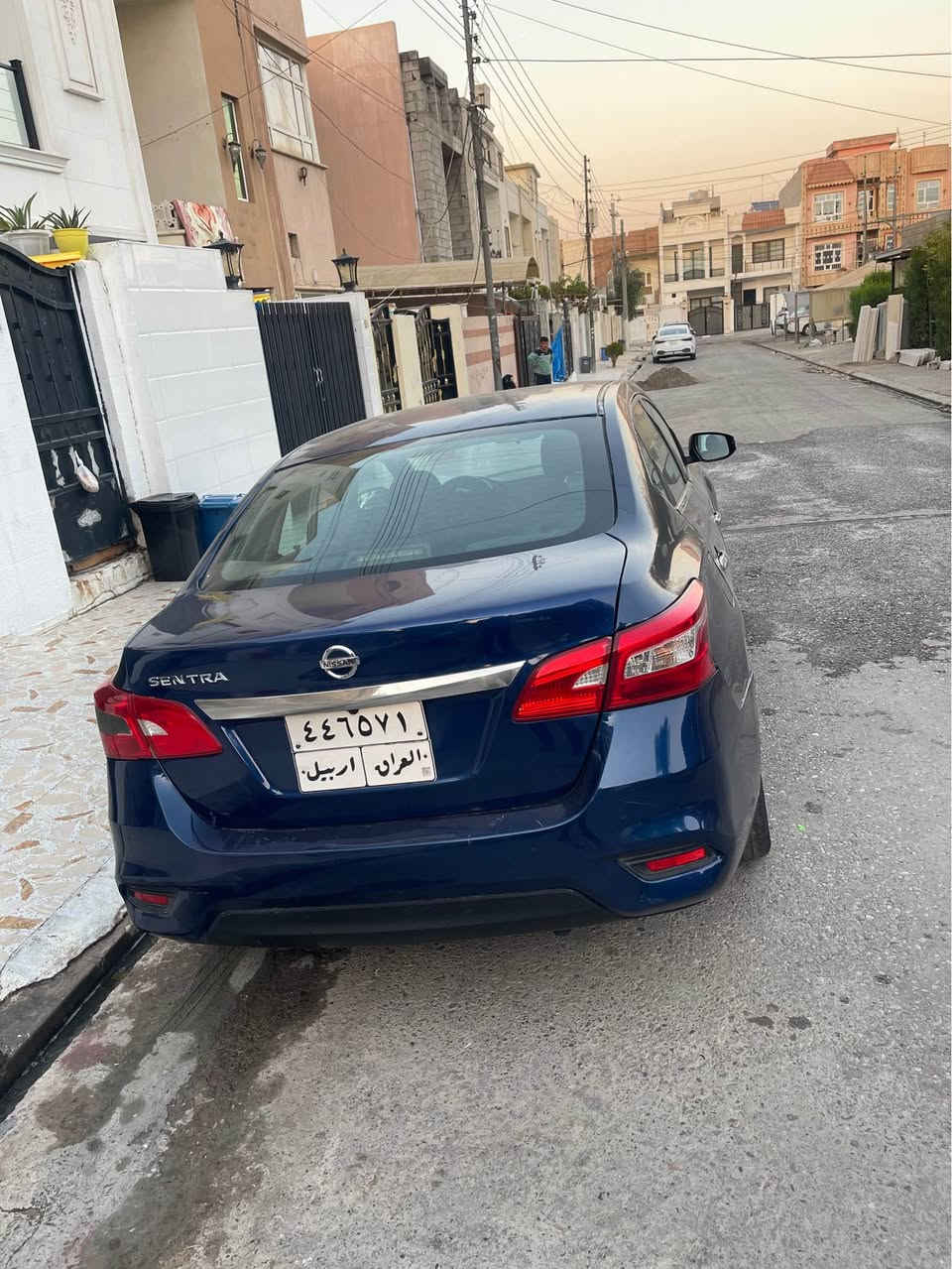 نيسان سينترا ٢٠١٧ صبوغ عام 
400$غرامه ي له سه ره 
گيرومه كينه بي حه يبه 
102مايل رويشتووه 
رقم تلي فون *********** أربيل, العراق
