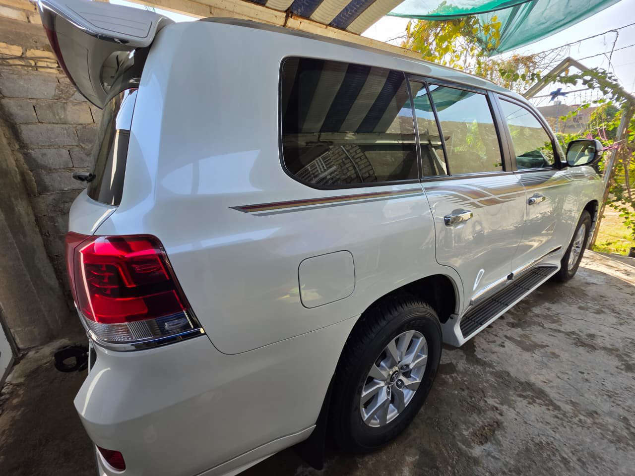 عشاق الجديد لاندكروزر 17 وضع الشركة وايت ادشن رقم بغداد شبه مميز السياره جديدة  معنى الكلمة حساس امامي خلفي ناطق ماصده سوده تشغيل بعد الجام يصعد ينزل بصمه مري قلاب وشفط فتحه 3 شاشات شاشه قلاب ثلاجه دبل موس دوس ليزريه أناره داخليه دفع رباعي شاحن وايرلس وعادي كشنين كهربائي جلد اشاير سحب دوش اصطاب لايت طويل 8 ايرباك دمام طفايه ترحيب تخم تاير جديد دهن وفلاتر جديد العنوان بابل ماشيه 67 حقيقي ***********/ ***********
