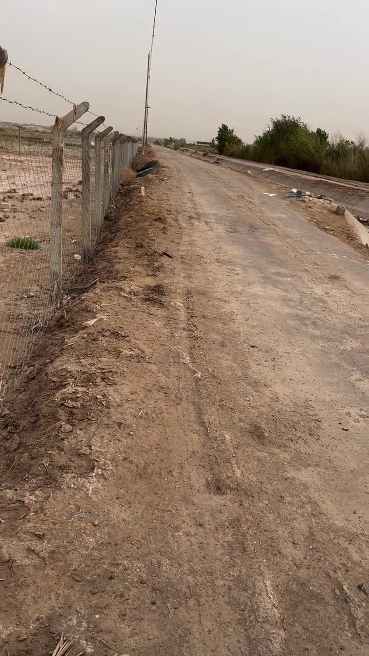 دونم للبيع طريق الجمالية 
تنزل ٤ كيلو من طريق كربلاء بغداد 
وبعدها تنزل بجهة الاروائي كيلو
قبل محطة الكهرباء ومدينة ألعاب نوارة الاملاك 

للاستفسار 
*********** 
الخدمات كهرباء ماء سقي سيح
