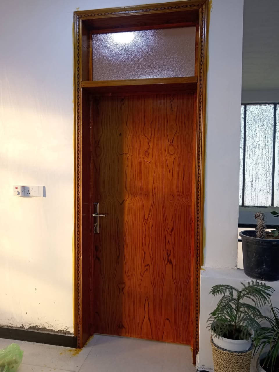 السلام عليكم

بيبان نجارة تزكام اشتغل حسب الطلب والتصميم

جميع الألوان متوفره

***********
