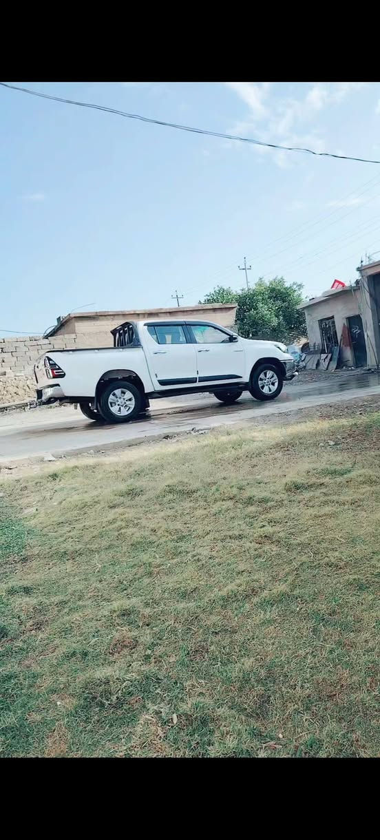 هايلكس موديل 17رقم اربيل سنويا جديه ماشي 185مكان موصل ***********
