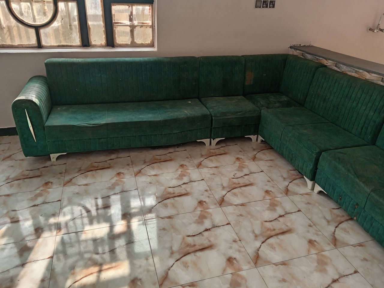 السلام عليكم تخم للبيع 10مقاعد نضافته 65٪ بي جويات رجل مال التخم طايحه مكان كوت السعر 160 وبي مجال وتدللون 🌹رقمي ***********
