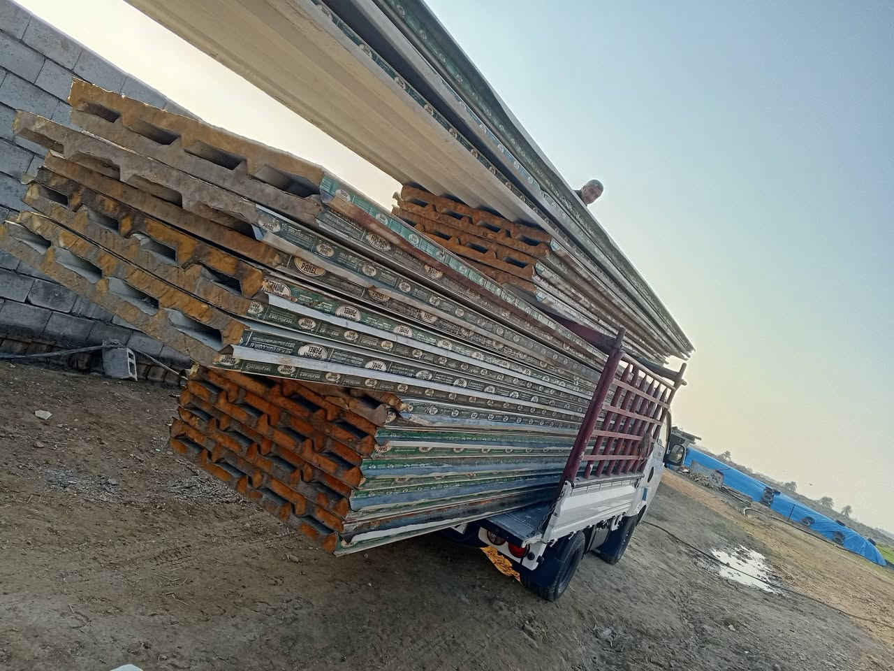 بسم الله الرحمن الرحيم  
السلام عليكم  نقل اثاث منازل
 وجميع البضائع داخل وخارج بغداد وجميع المحافظات اتصل على الرقم،،(***********)
