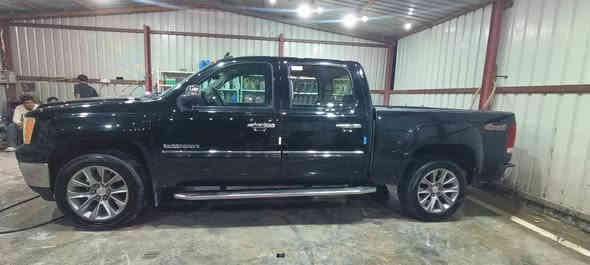 السلام عليكم 
جمسي سيرا موديل 13 رقم بصره 
حادثها ربع جاملغ وربع الباب عكس جهة السائق محدد بالون الاحمر في احدى الصور
السياره فول مواصفات عدى الفتحه
حجم المحرك 8سلندر
باب طويل بدي قصير
السياره بيها مكانات صبغ ابيع حزام 
تبريد ثلج 
منضومة زنون 
السيارة عليها ادامة 
تخم نوزلات جمسي الاصلي 
تخم بلكات
عنبارد وبريشر جمسي الاصلي
نظام بيئي المبخرة جمسي الاصلي 
منضومة البانزين عبوة وفيت بم جمسي الاصلي 
شرط العينه ما بيها كلوب حساس مأشر 
السياره مكانها ناصريه وسعرها 145 
رقم الهاتف ***********
