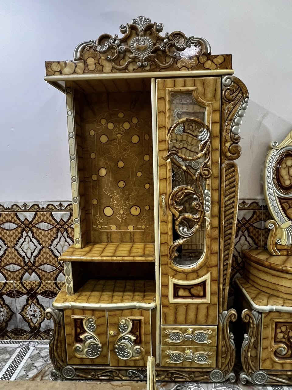 غرفه نجاره تفصال طابقين ام السته نضيفه كلش سعر 850 نهايته قفل عنوان سوك الشيوخ حي العسكري رقم ***********@إشارة
