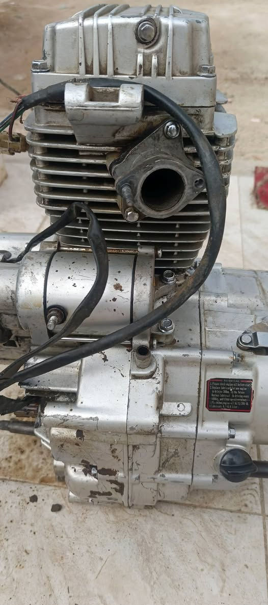 السلام عليكم عندي محرك ستوتة سوبر دايون نضيفة بس تبخر قليل وعندي كابريترات شغالات شرط الأصلي مستعمل بنص السعر وعندي صندوق وسكان ستوتة وسلف وامبيثريات موجودة وبيهن واحد سماعات منة وبية وكفرات گلوبات ((مكاني الغراف))***********
