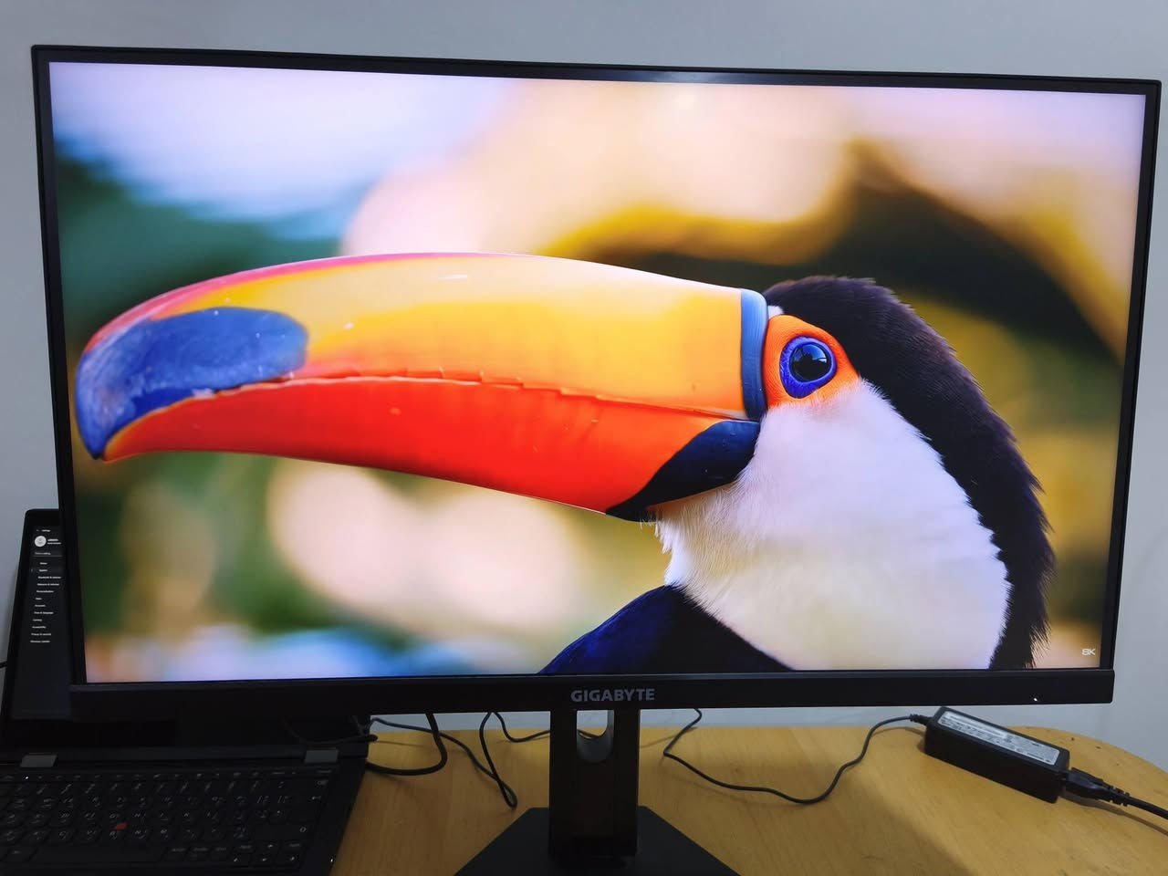 شاشة كيمنك Gigabyte m27q مستعملة نظيفة
المواصفات:
نوع البنل IPS
 الدقة 2560×1440 2k
الحجم 27"
ريفرش 170hz
الالوان sRGB 99%

السعر: 280 الف 
عنواني كربلاء
توصيل موجود محافظات
رقم للتواصل ***********
جميع ملحقات الشاشة والكارتونة موجودة
