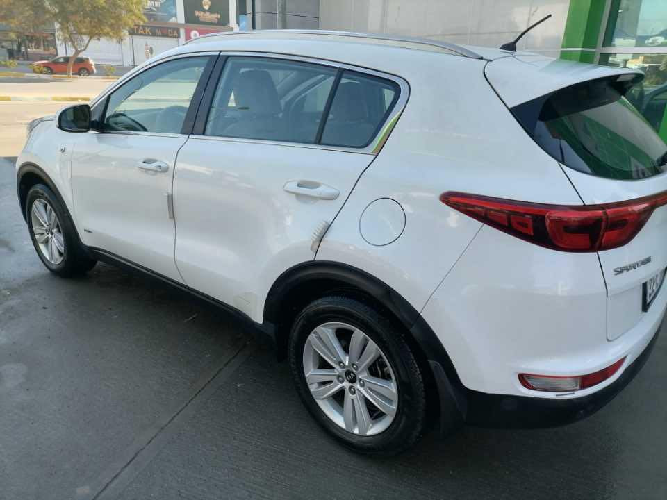 كيا سبورتج خليجي 2018 رقم شمالي 
 دوش ماشية ١٠٨ الف
لون ابيض صدفي
مانع انزلاق
تبريد قطعتين
درايف مود.(ايكو**سبورت**عادي)
مثبت سرعة 120 يدك جرس
سبير مانازل
نزول منحدرات بيها دفتر بانزين
*تعديل بارد باب السائق بسيط مقدار اصبع+بالهلال مقدار اصبع
🍭🍭سنوية الي حد ٢٠٣٠

مكاني  كركوك

السعر  ‼️ علق بتم يجيك السعر بالخاص ‼️

***********
