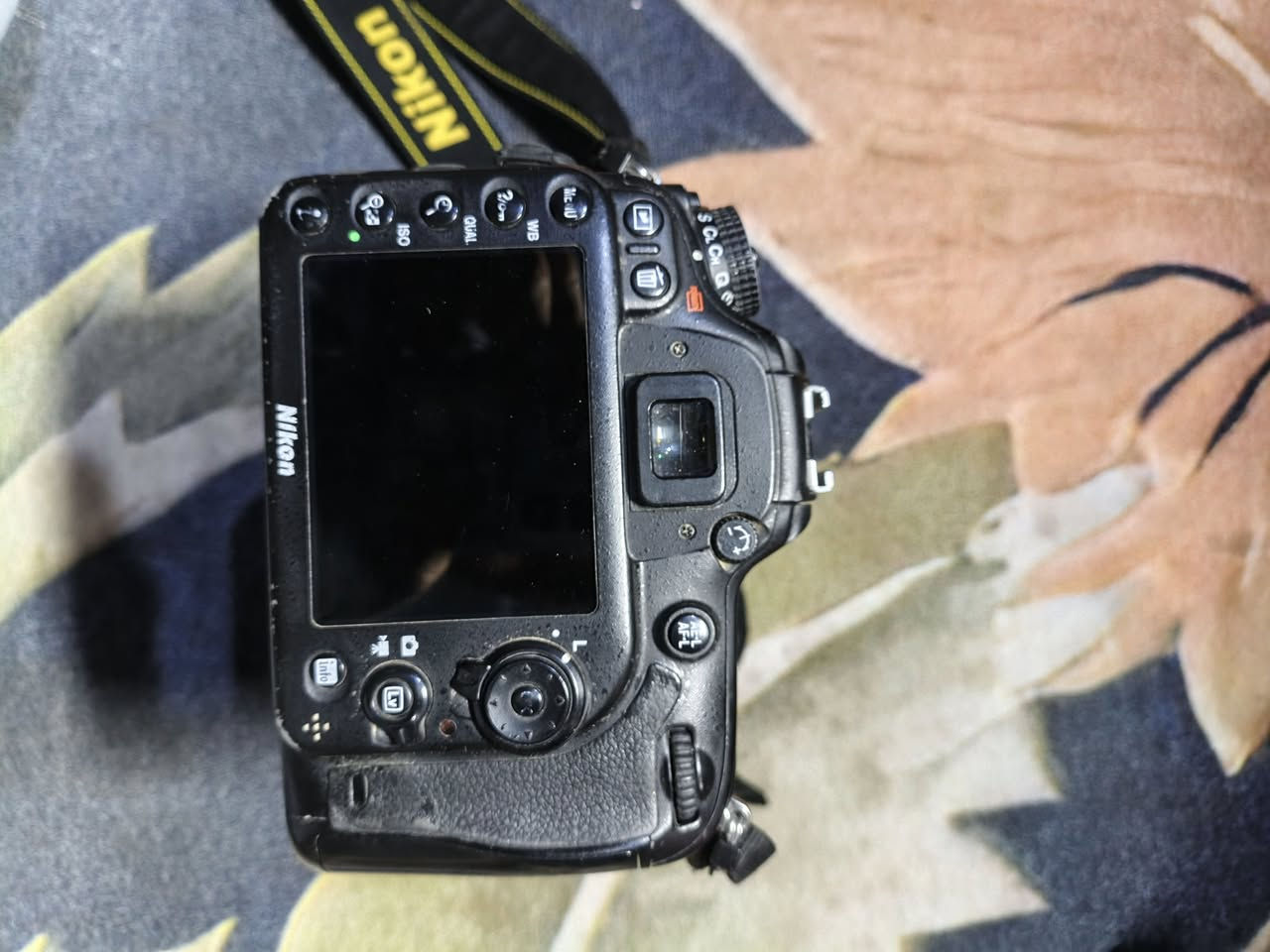 كامره للبيع

نيكون 7100
معى كامل ملحقات

زوم 70_300 رياضي
وعدسه 18_55
معى هود عدسه كبير قطعتين 
و كريب 
وشاحنه اصليه
وبطاريه اصليه
وحافضه رام كبيره 
ورام 16كيكه لاصلي
وكفر حمايه للكامره لون احمر
كارتريدر نقل صور

السعر خاص
للتواصل***********
