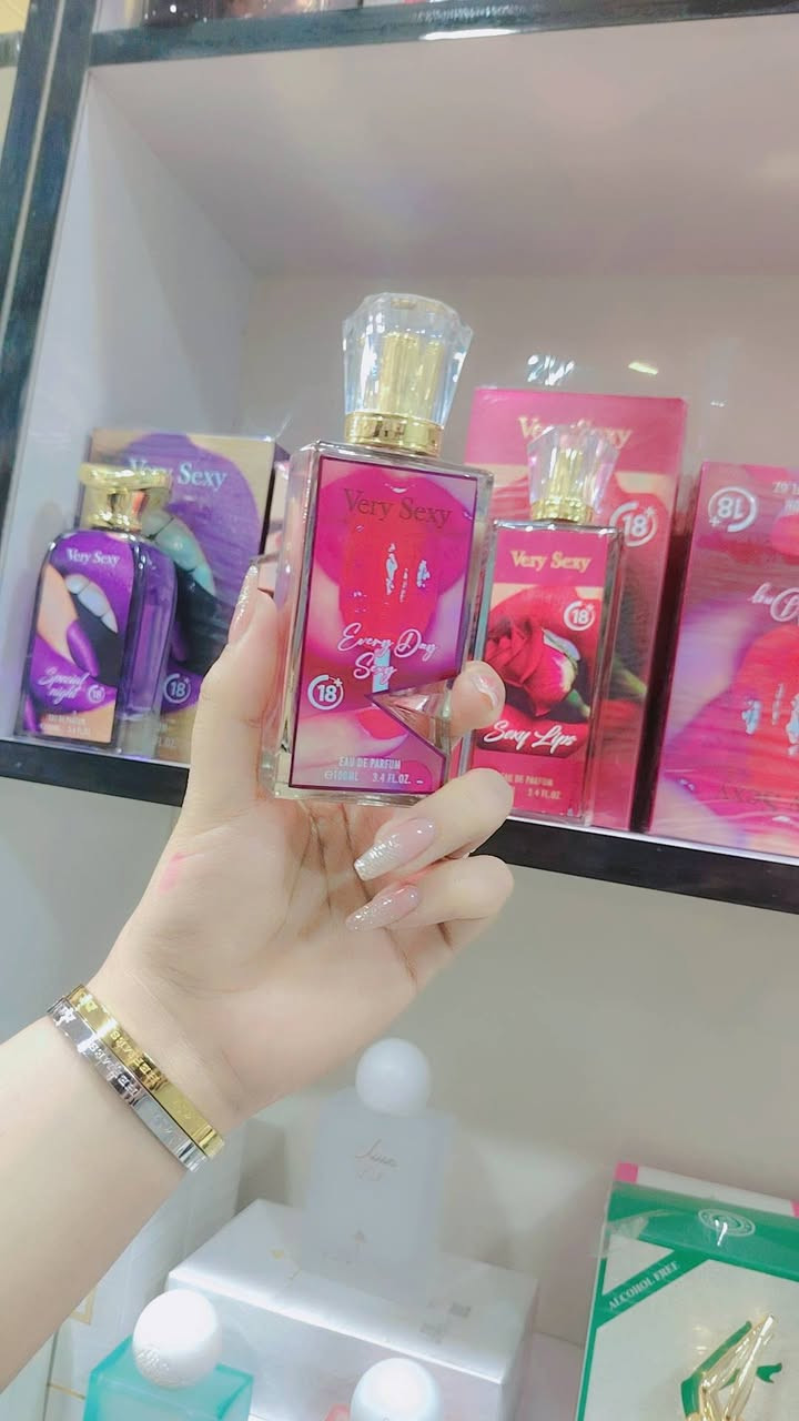 عطر very sexy الفرمونيه  🙈🙈
عطر العرايس 🥰🥰

من العطور المثيرة النسائية ذات الثباتية العالية 💖💖

عطور ليليه بامتياز ♥️🚫♀️18

عطر مثير برائحة الزهور البيضاء 🌼🌼🌼

والياسمين المثير 🪴🪴🪴

وسط العطر يحتوي على نكهة الفانيلا بالمسك 🌸🌷

الي يخلي العطر اكثر اثارة وجاذبية 💑👩‍❤️‍👨👩‍❤️‍💋‍👨

عطر مثير  ناعم جدا مناسب للذوق الرفيع ⭐⭐⭐

حجم العلبة 100ML
المنتج أصلي 😍
We Best 😍❤️
#عطور #فرمونيه #براند #بوتيكات #مكياج #هدايا #لايك #لايك_اكسبلور #للاستفسار_راسلونه_دايركت#مكياج #كوزمتك #موصل #بوتيكات #لايكاتكم_تهمني_وتعليقكم_آهم #متابعه_ولايك_واكسبلور_احبكم #يوجدخدمةتوصيل داخل الموصل3الاف اقضيه ومحافضات 5الاف فقط🚖🚖


**إذا كنت صاحب هذا الإعلان وتريد حذفه لأي سبب، رجاءا أرسل رسالة إلى الدعم الفني**